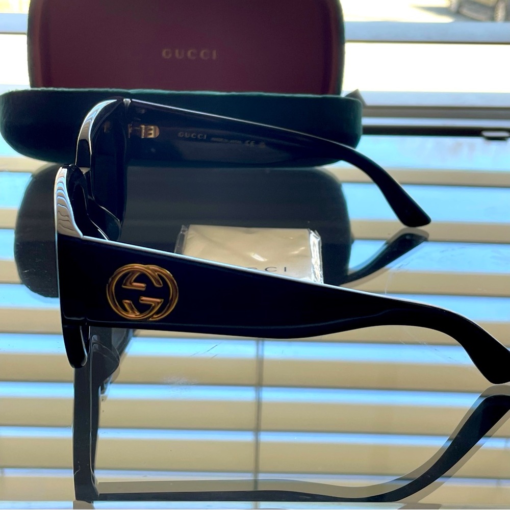 ❌SOLD❌ New Gucci Sunglasses - Picture 6 of 10
